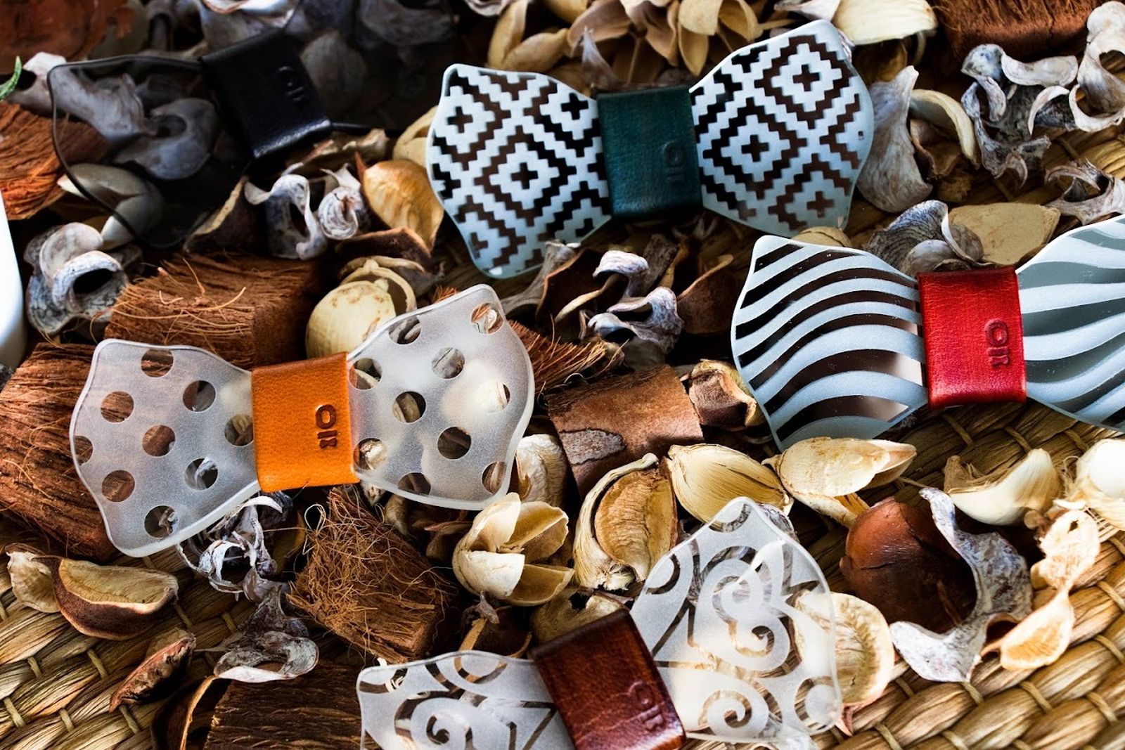 Colección de pajaritas de cristal NeckBows.