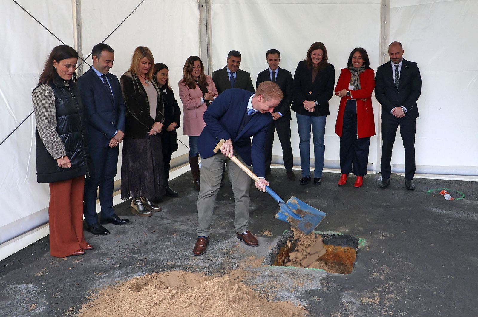 Fotografías de la colocación de la primera piedra de las obras de ampliación y reforma de la Escuela de Arte y Superior de Diseño León Ortega de Huelva