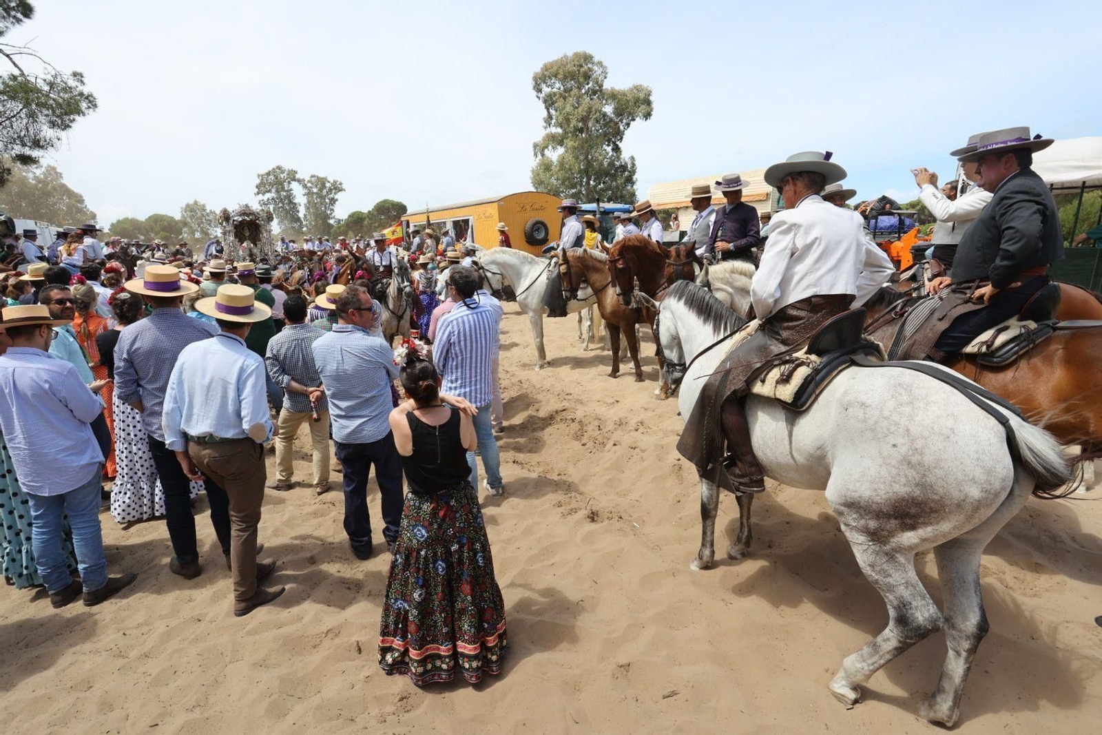 Imágenes de la Hermandad del Rocío de Jerez el jueves por el Coto