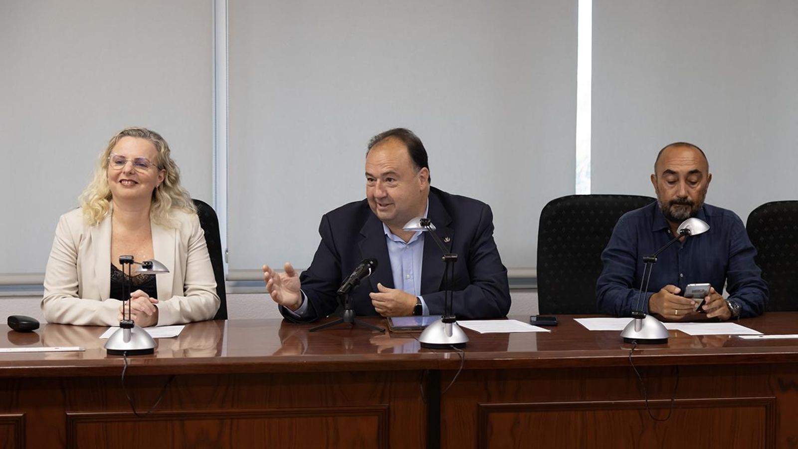 Casimiro Mantell (en el centro) en la presentación del nuevo grado
