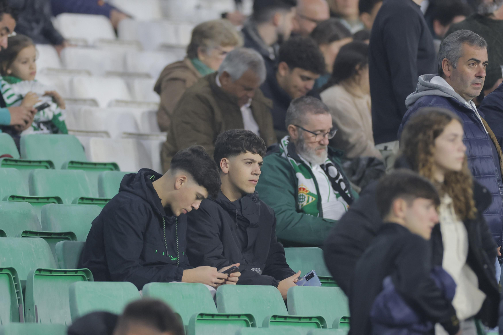 Búscate en las fotos del Betis-Las Palmas
