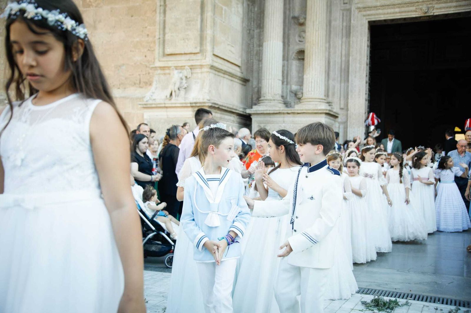 Imágenes de la procesión del Corpus Christi en Almería: así han sido la misa y la posterior marcha por la capital