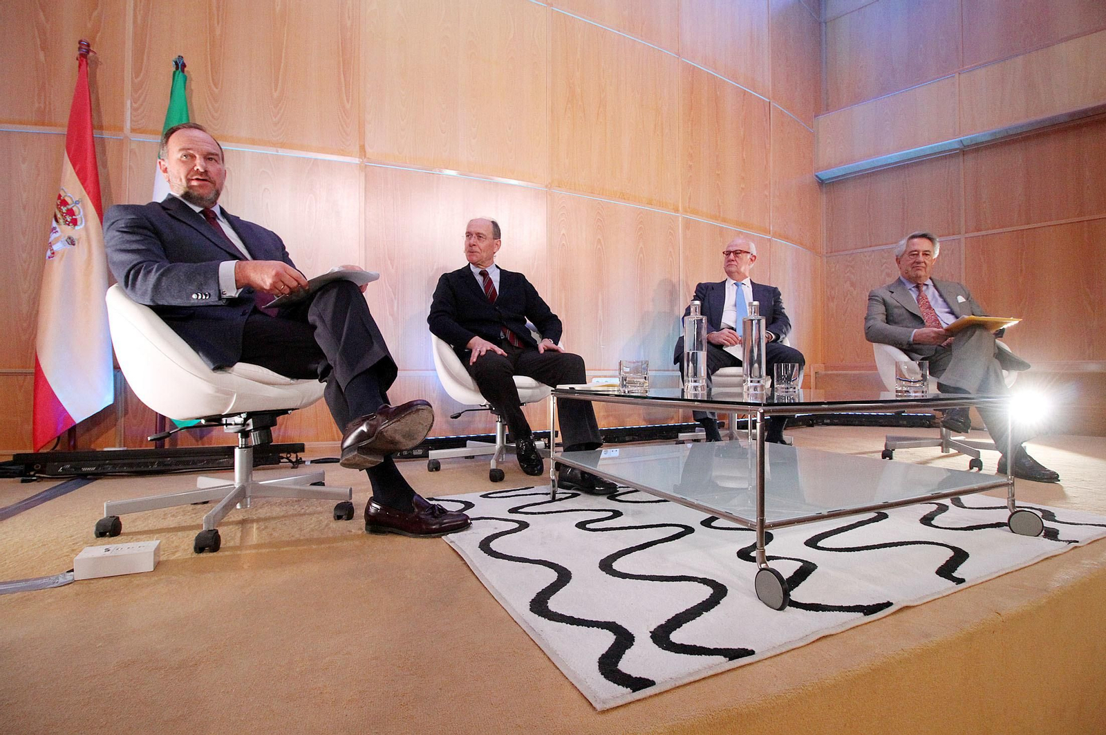 Un momento del encuentro de ayer, con José Luis García-Palacios Álvarez en primer término.