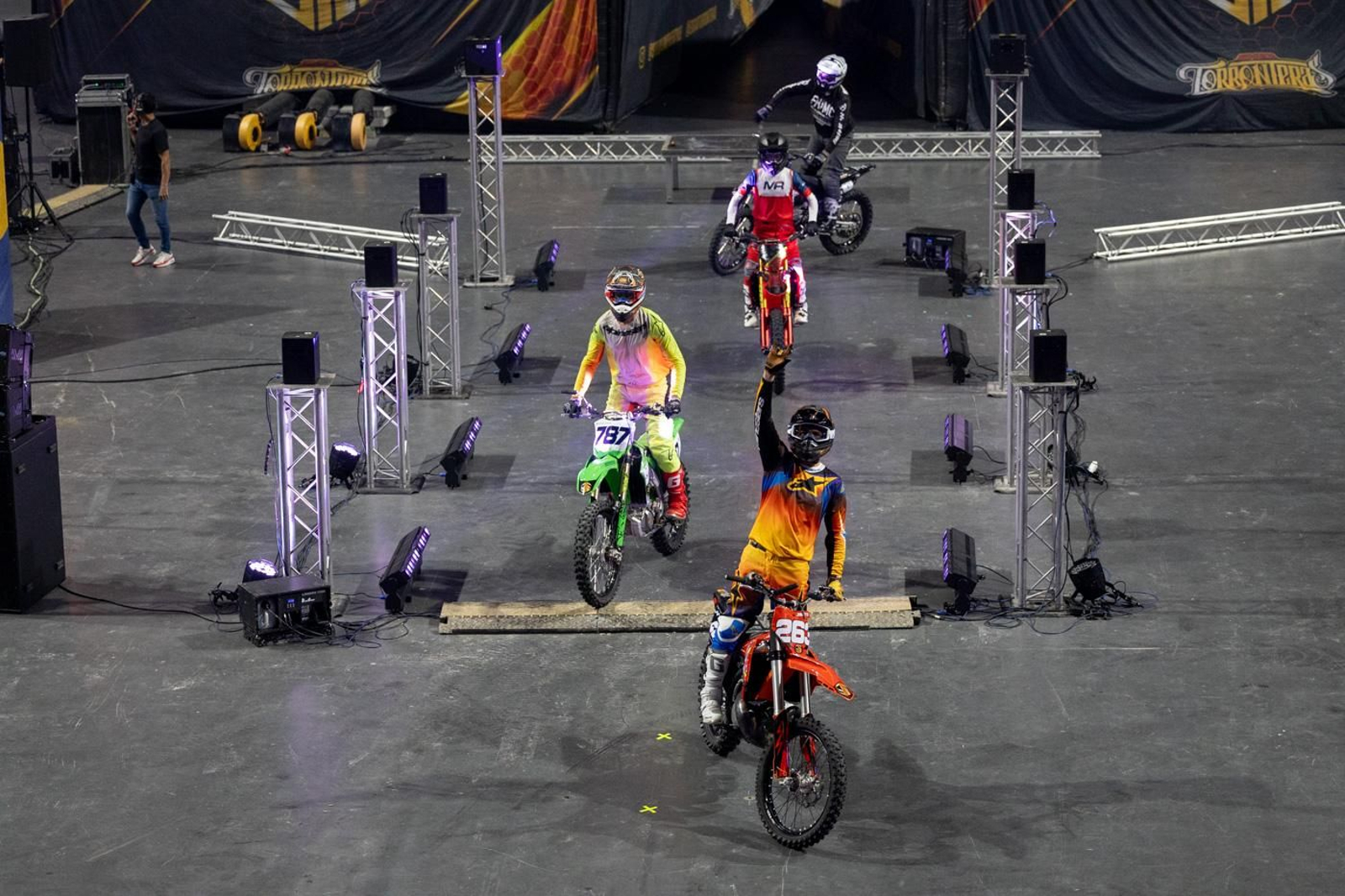 En imágenes: el Soloflow Freestyle enamora en Jaén con acrobacias y espectáculo en estado puro