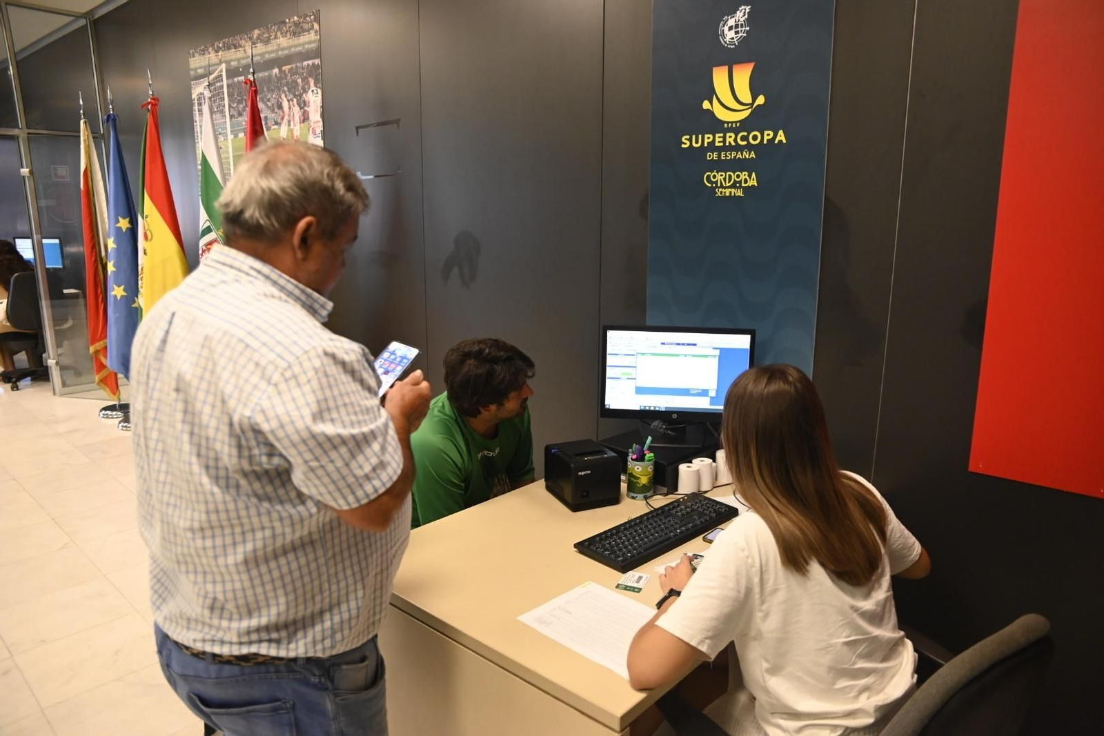 Las imágenes del arranque de la segunda fase de la campaña de abonados del Córdoba CF