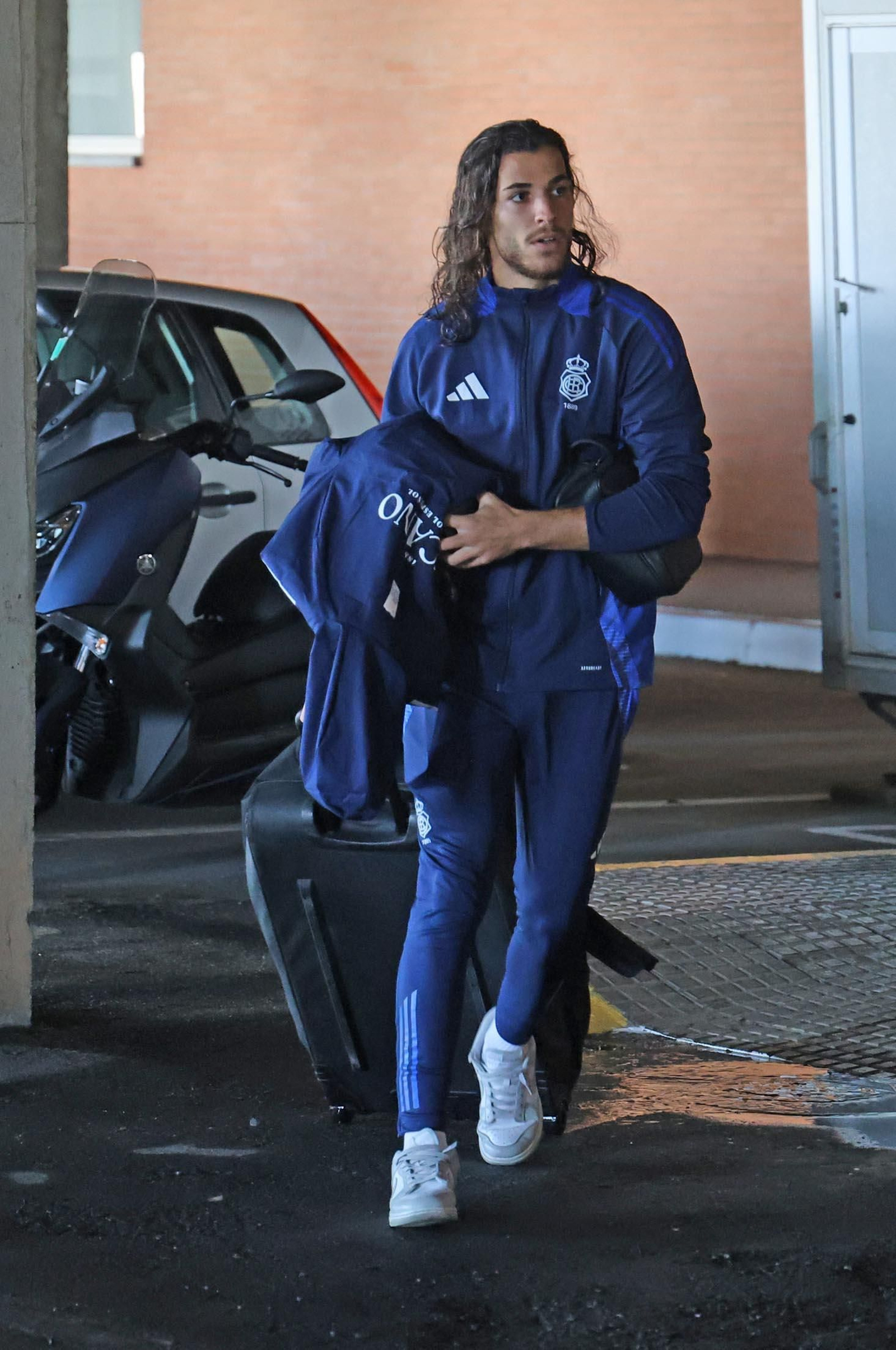 Imágenes de la salida en autobús del Recreativo de Huelva hacia Madrid