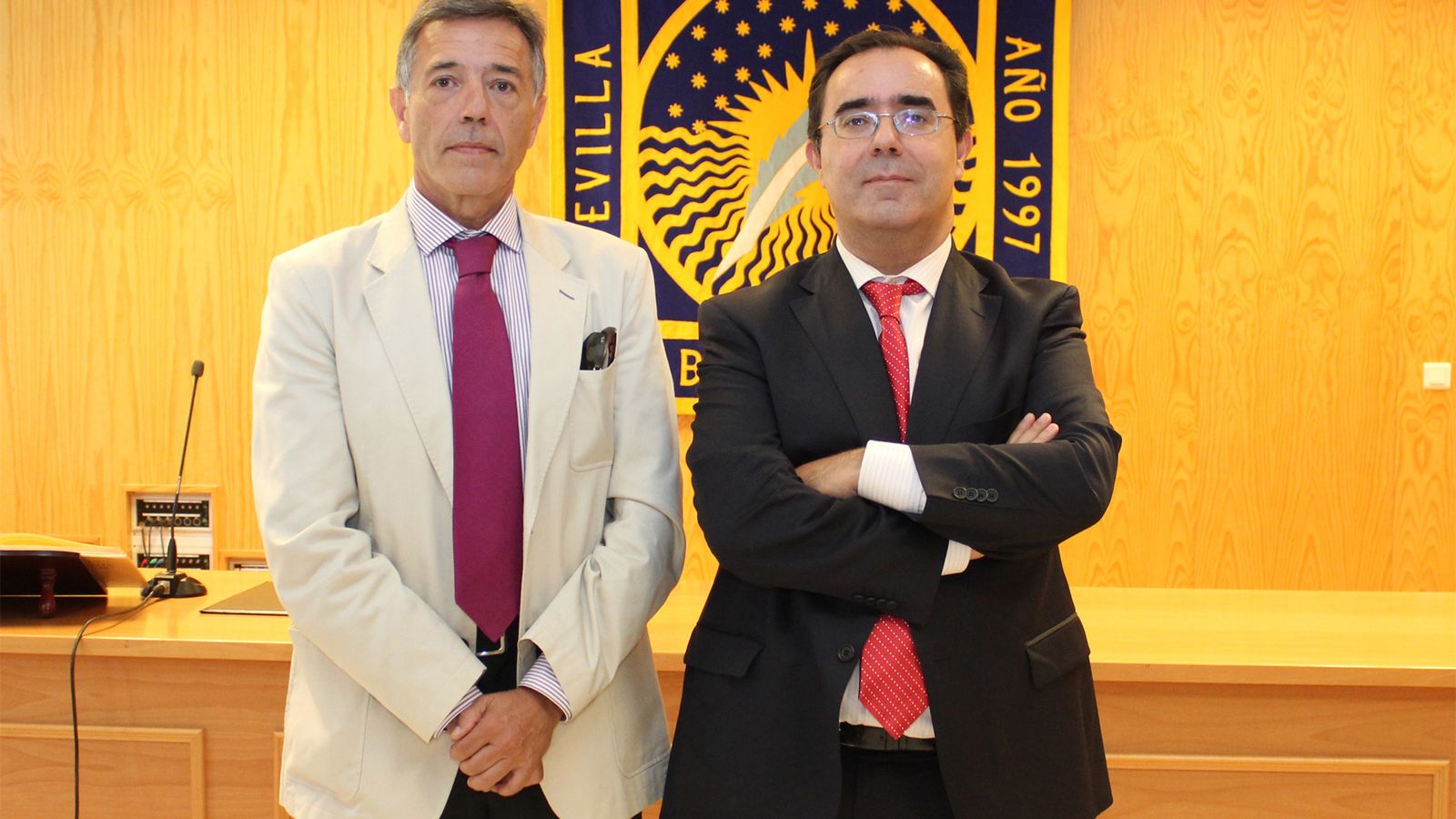 El gerente de la UPO, Fernando Contreras, y el rector, Vicente Guzmán