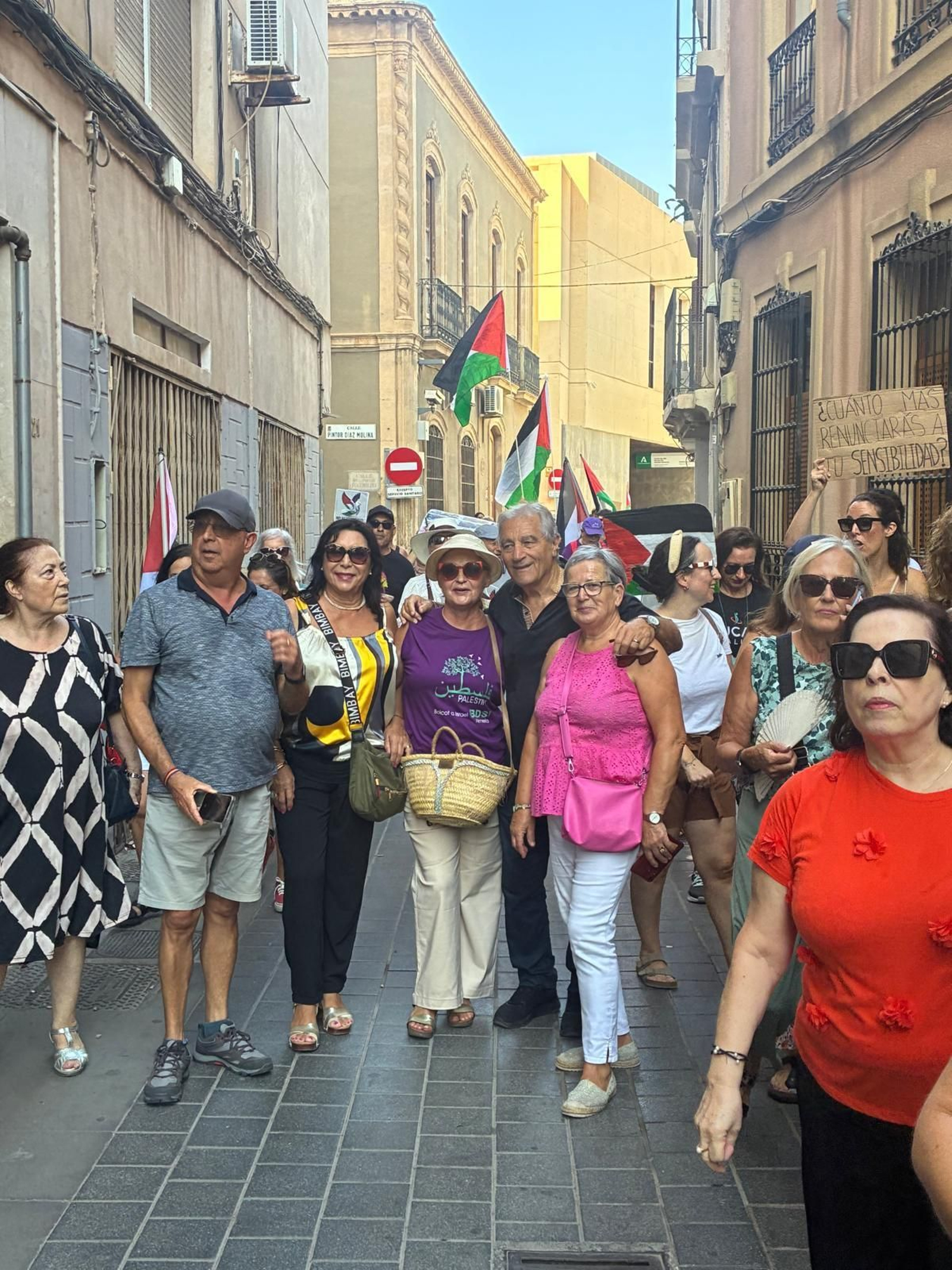 La manifestación de Almería y sus barrios contra el genocidio en Palestina, en imágenes