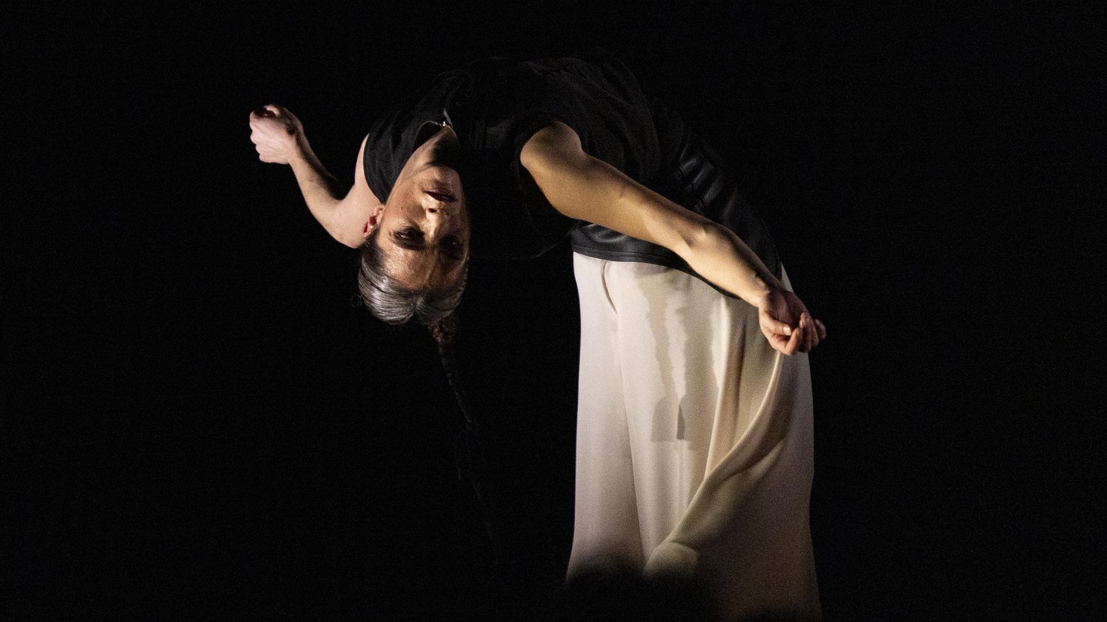 La artista granadina estará esta noche en Carboneras.