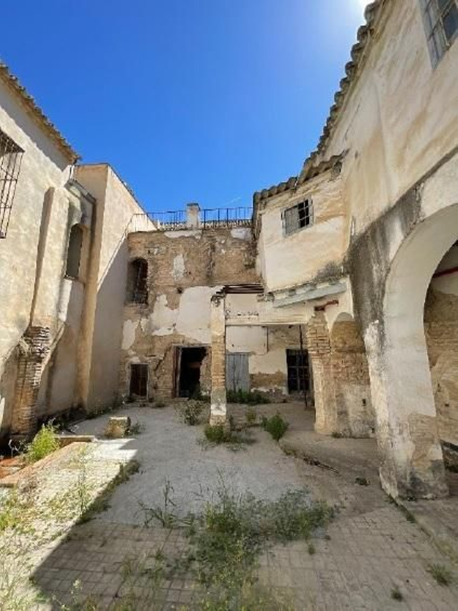 Vista en alzado oeste del claustro de las novicias.