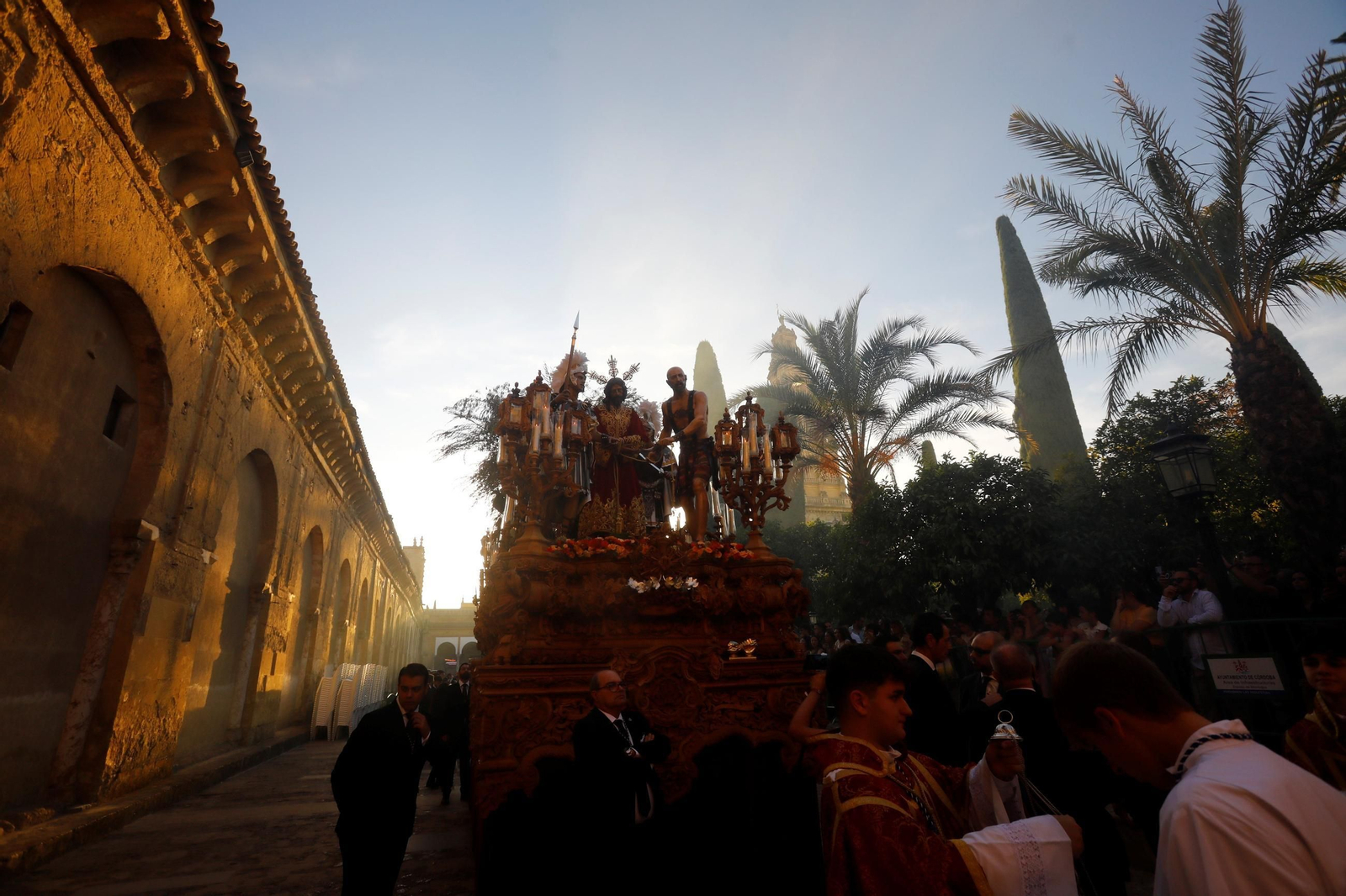 Las mejores fotos de los traslados de regreso de las hermandades tras el Magno Vía Crucis de Córdoba