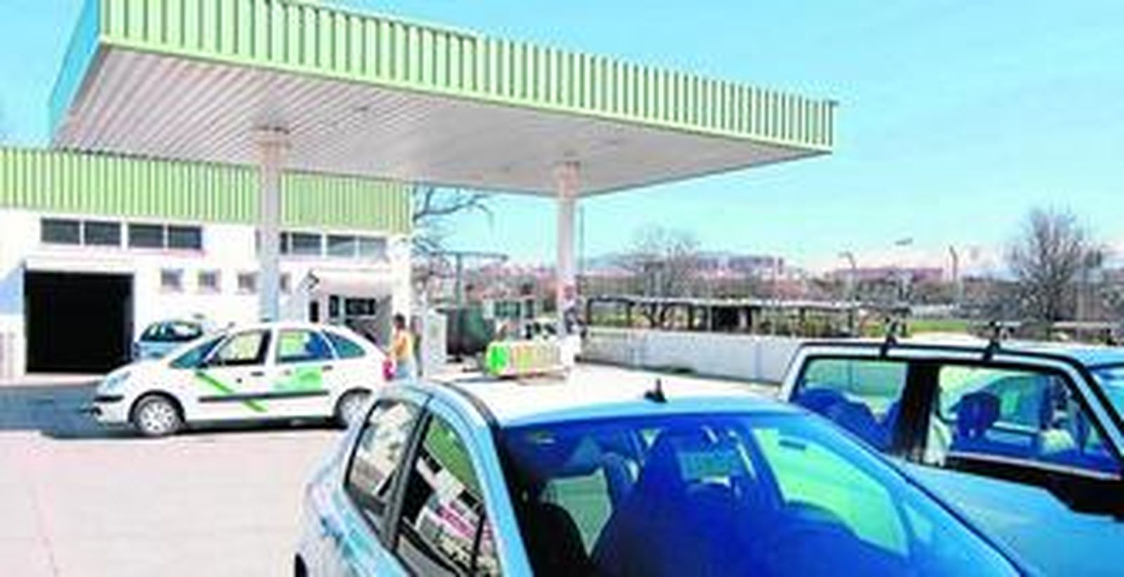 El sector del taxi ha sido uno de los grandes perjudicados de la crisis, los conductores han visto disminuidos sus ingresos de manera considerable.