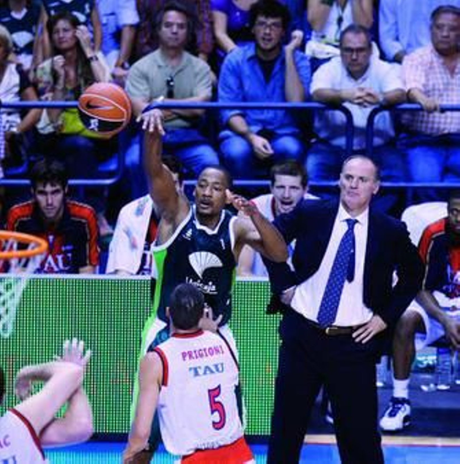 Los técnicos ven campeón al Tau y finalista al Unicaja