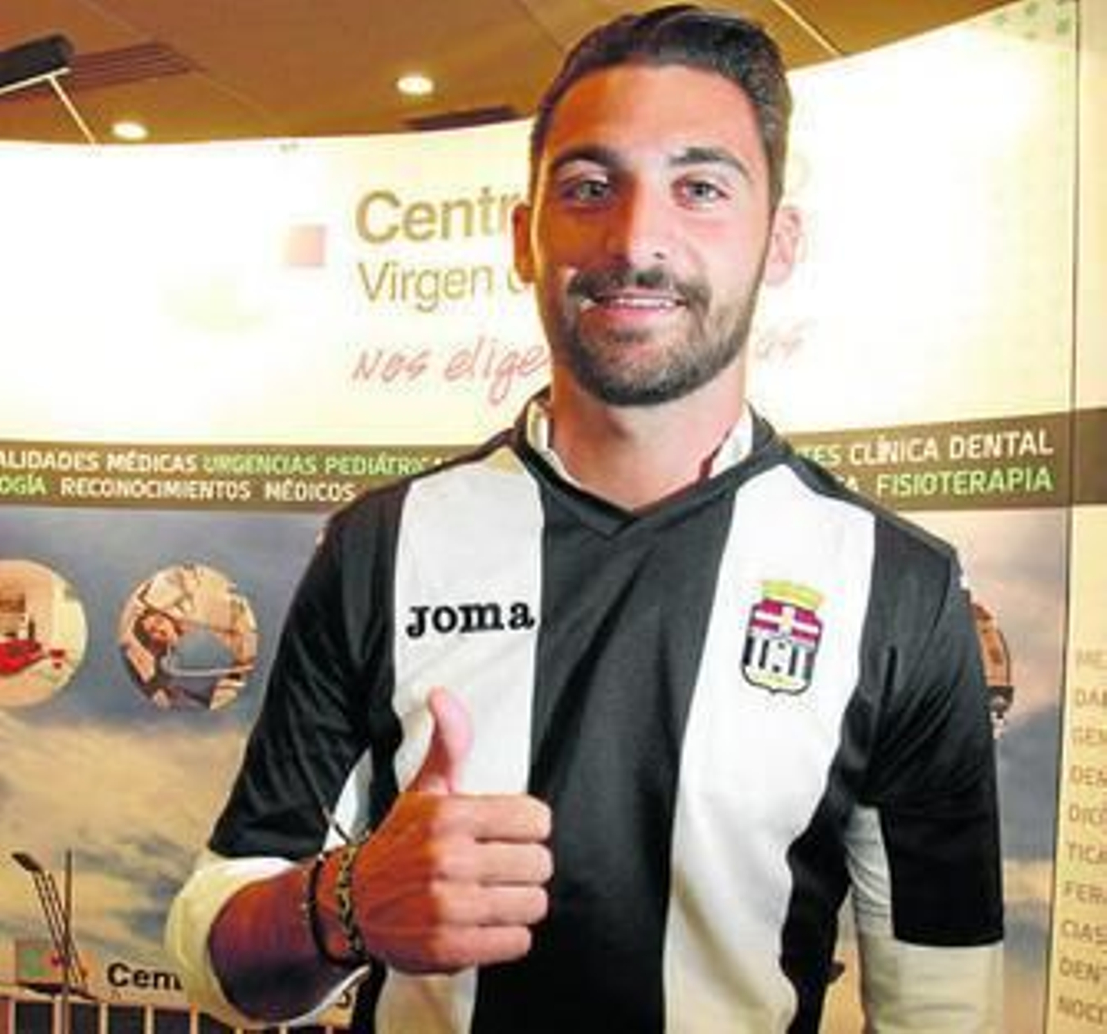 Arturo, durante el acto de presentación como jugador del Cartagena.