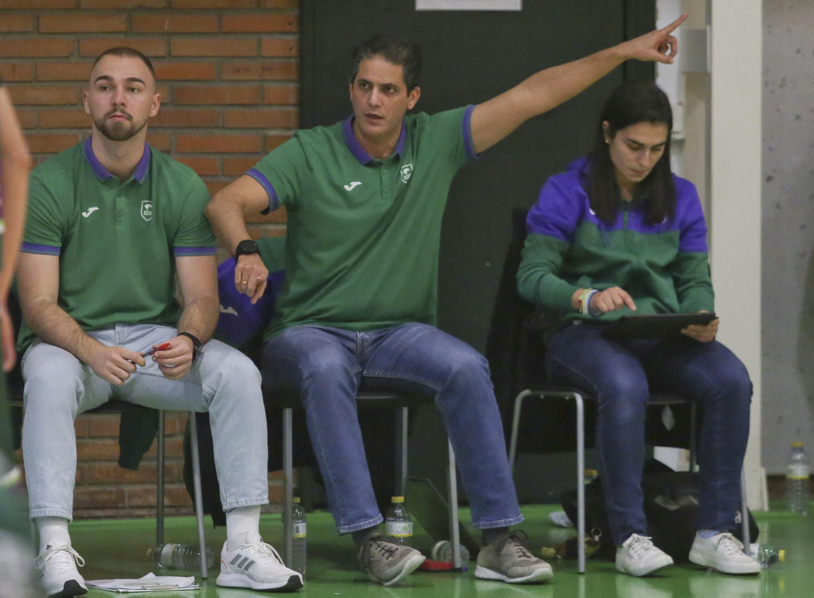 El Novaschool se lleva el derbi ante el Unicaja en Los Guindos
