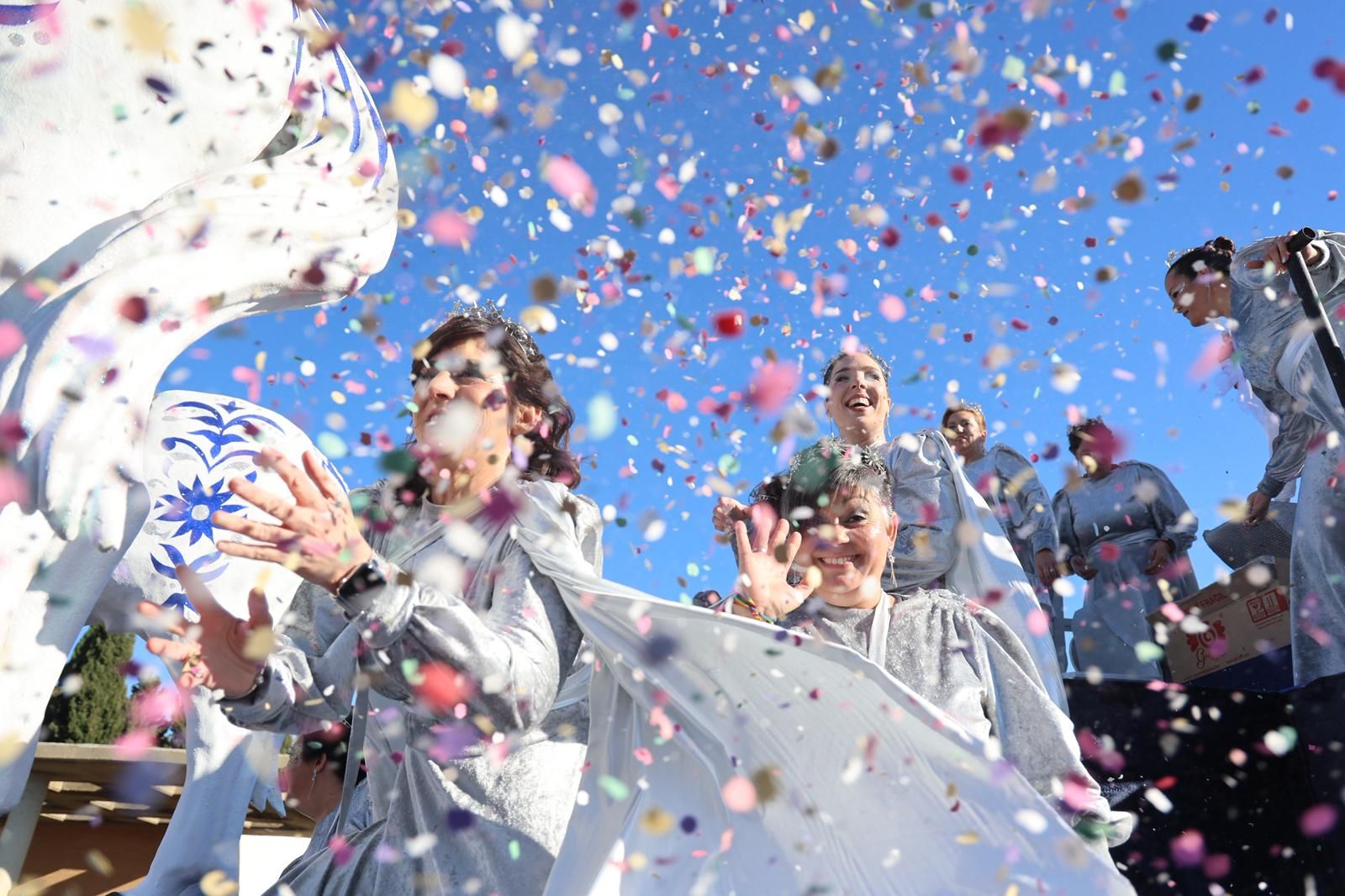 Fotografías de la salida de la Cabalgata de Reyes Magos de Huelva este 2026 por las calles de la ciudad