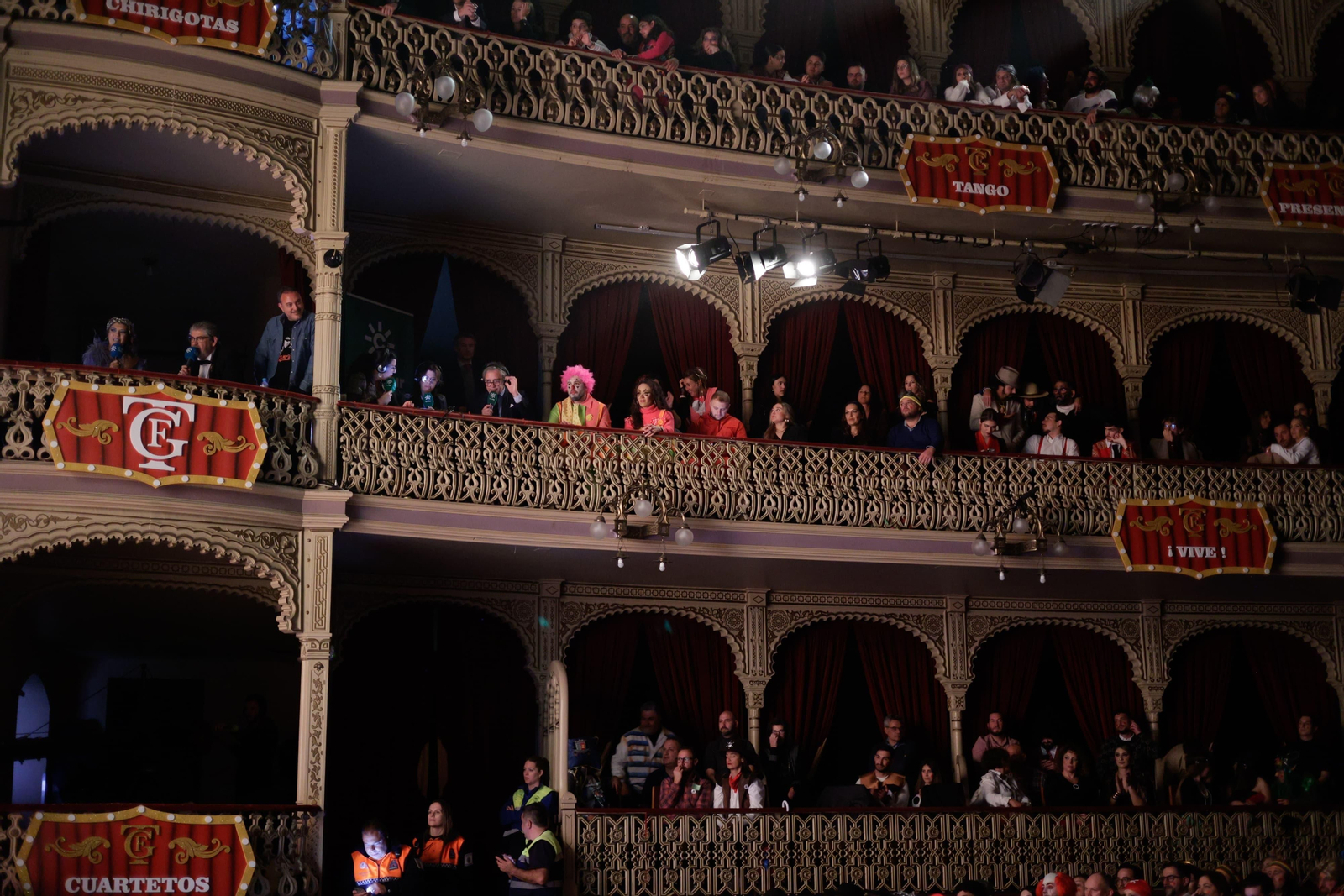 Búscate entre las mejores imágenes de la final del COAC 2024 del Carnaval de Cádiz