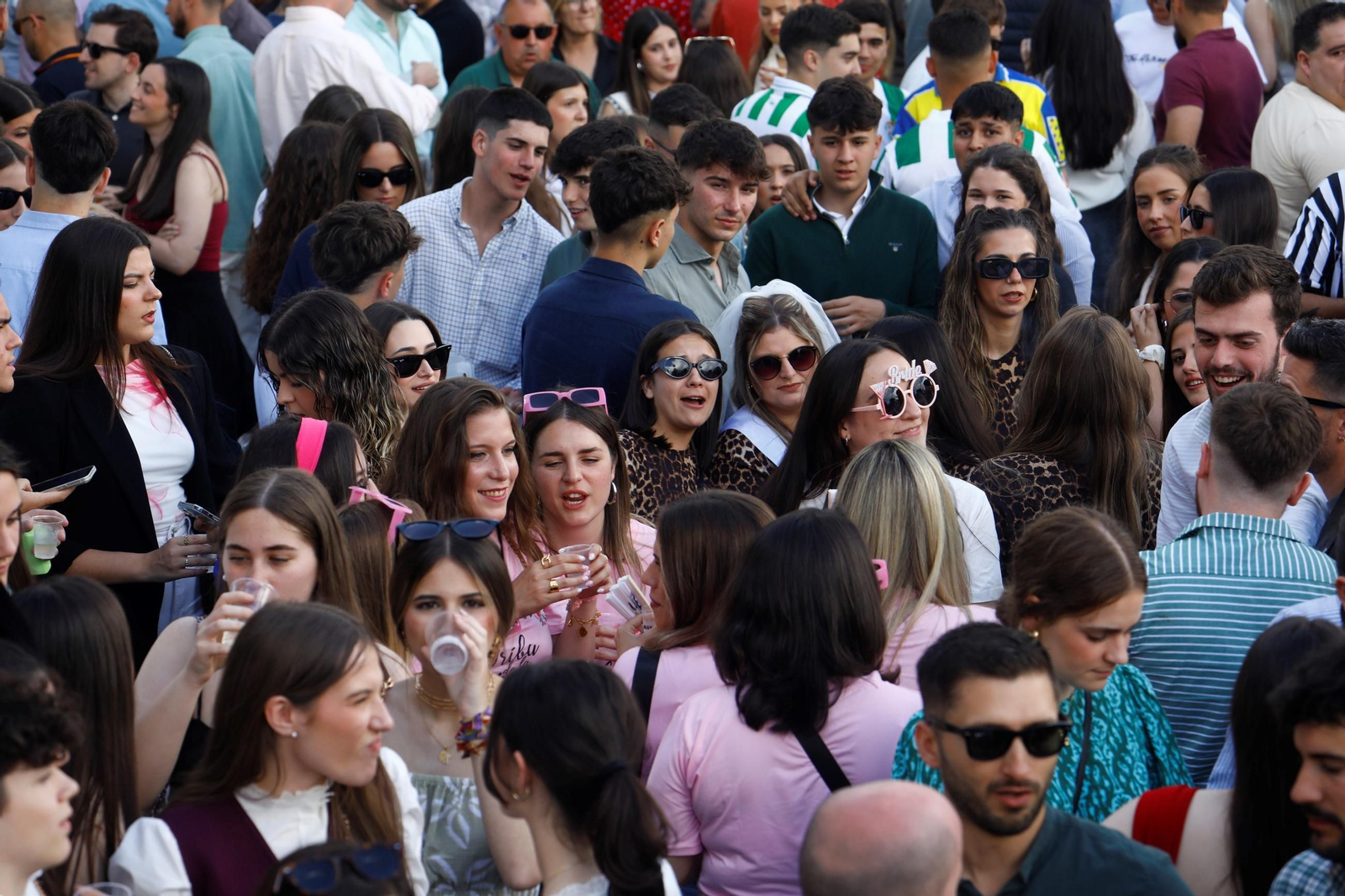 Las mejores fotos de unas Cruces de Córdoba abarrotadas para dar la bienvenida al fin de semana
