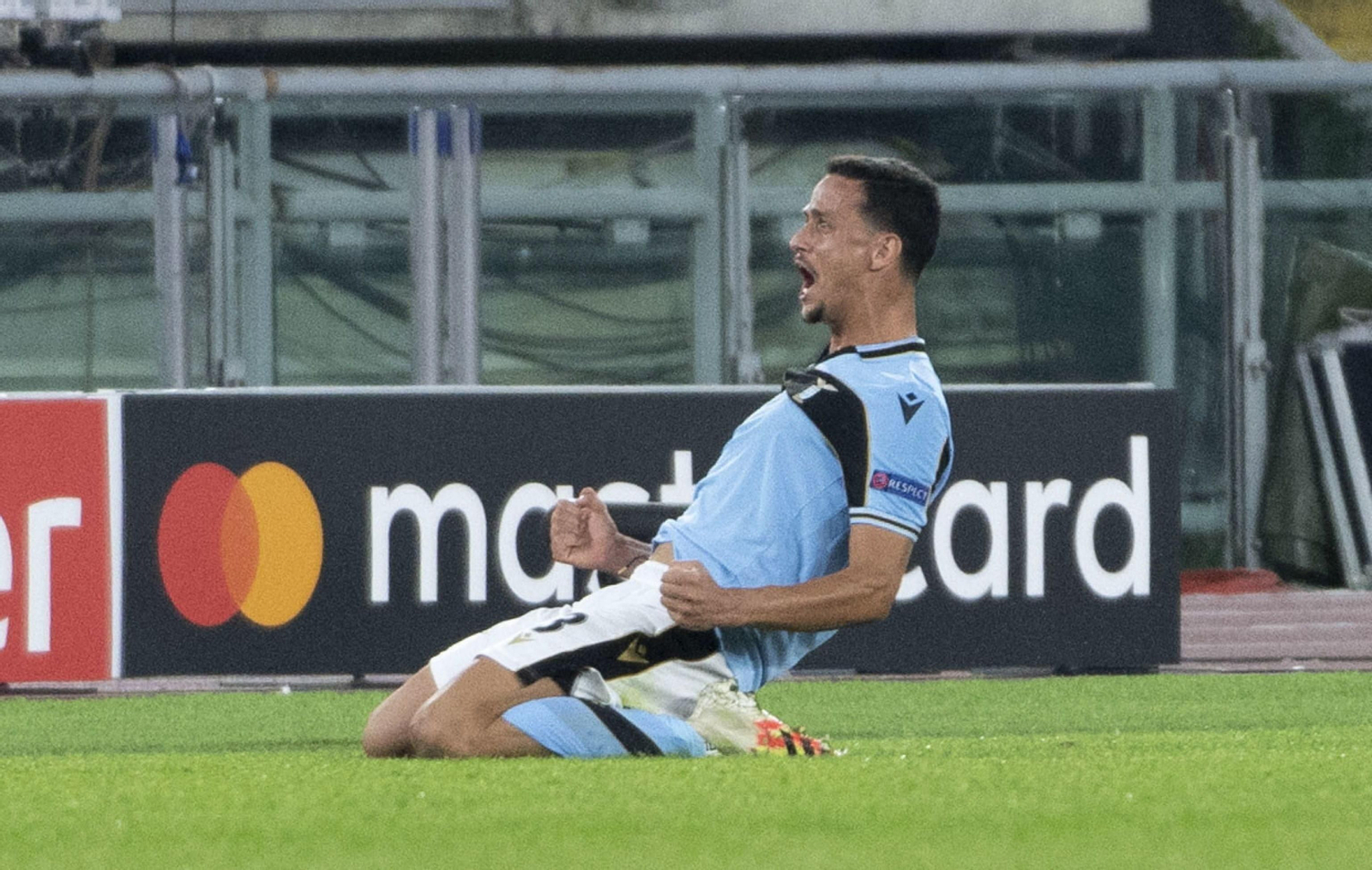 Luiz Felipe celebra un gol con la Lazio.