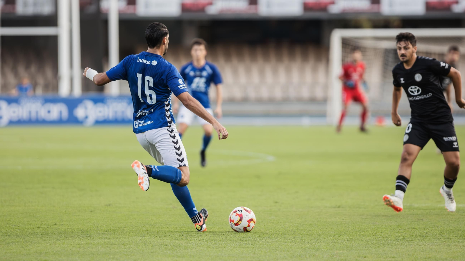 Imágenes del triunfo del Xerez DFC en el 34 Trofeo de la Vendimia