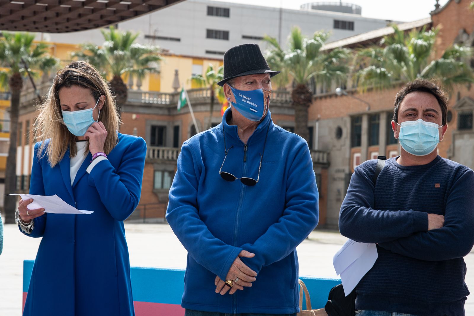 Imágenes de la inauguración del banco trans en Huelva