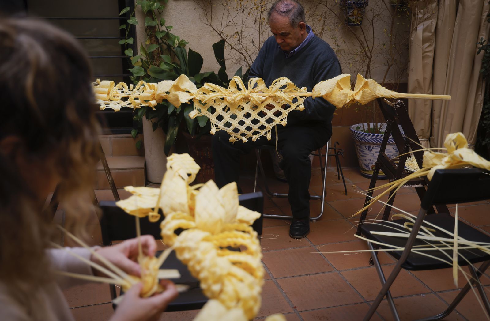 La elaboración de palmas rizadas en la Divina Pastora, todas las imágenes