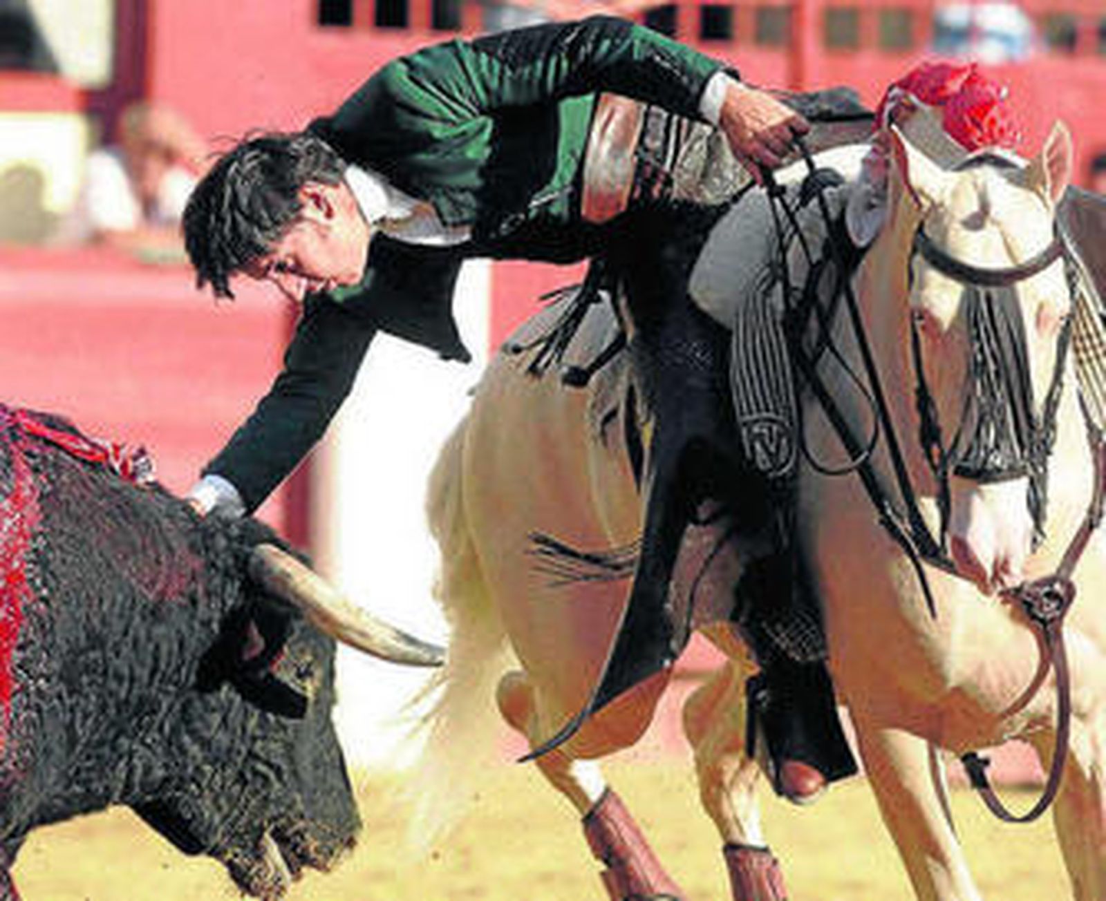 Diego Ventura, en un adorno, obtuvo un gran triunfo, ayer, en Pontevedra.