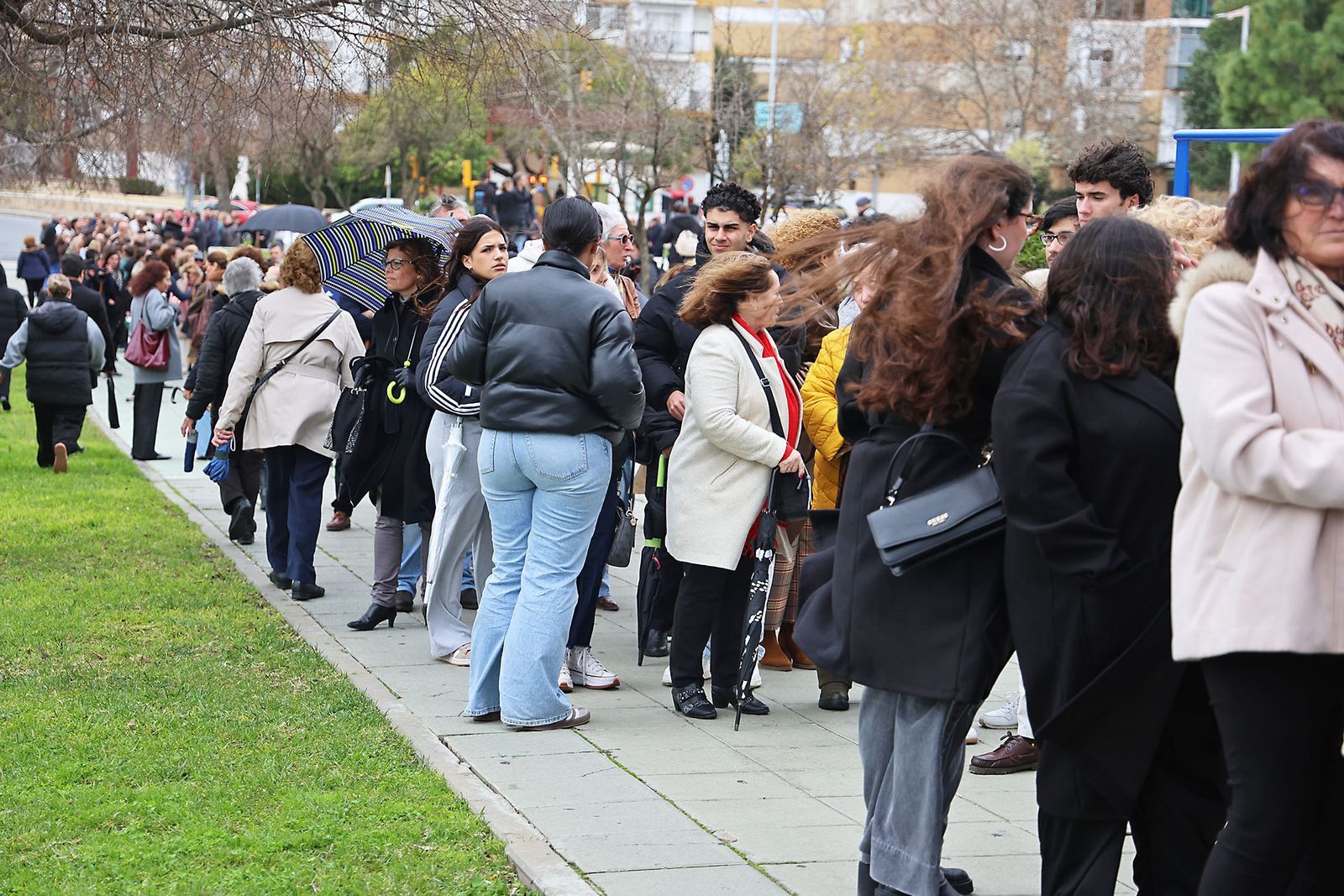 Fotografías del ambiente previo a la Misa funeral por las víctimas del accidente ferroviario