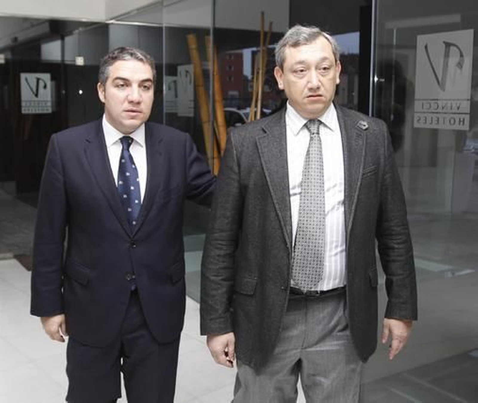 Elías Bendodo y Antonio Méndez

Foto: Reportaje gr?co: Migue Fernandez y Sergio Camacho