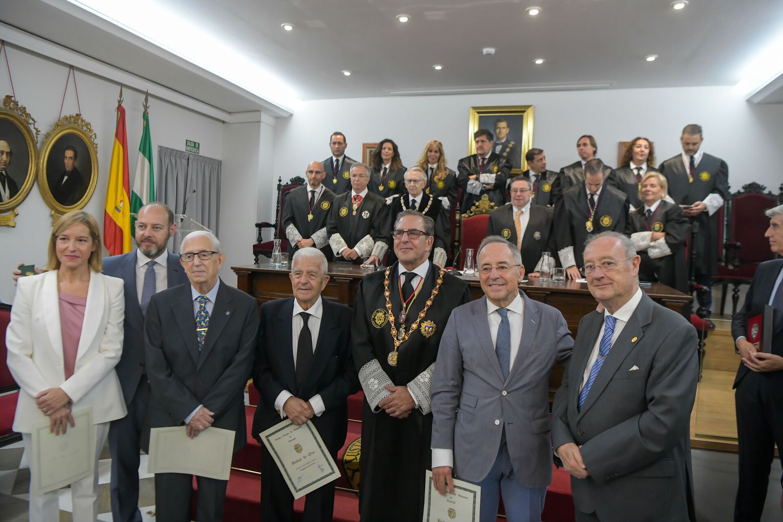 Botones de Oro y Plata para ensalzar el compromiso y la constancia de la abogacía granadina