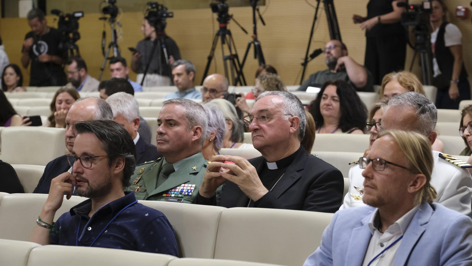 La Reina Sofía inaugura el I Congreso Internacional sobre ELA, en imágenes