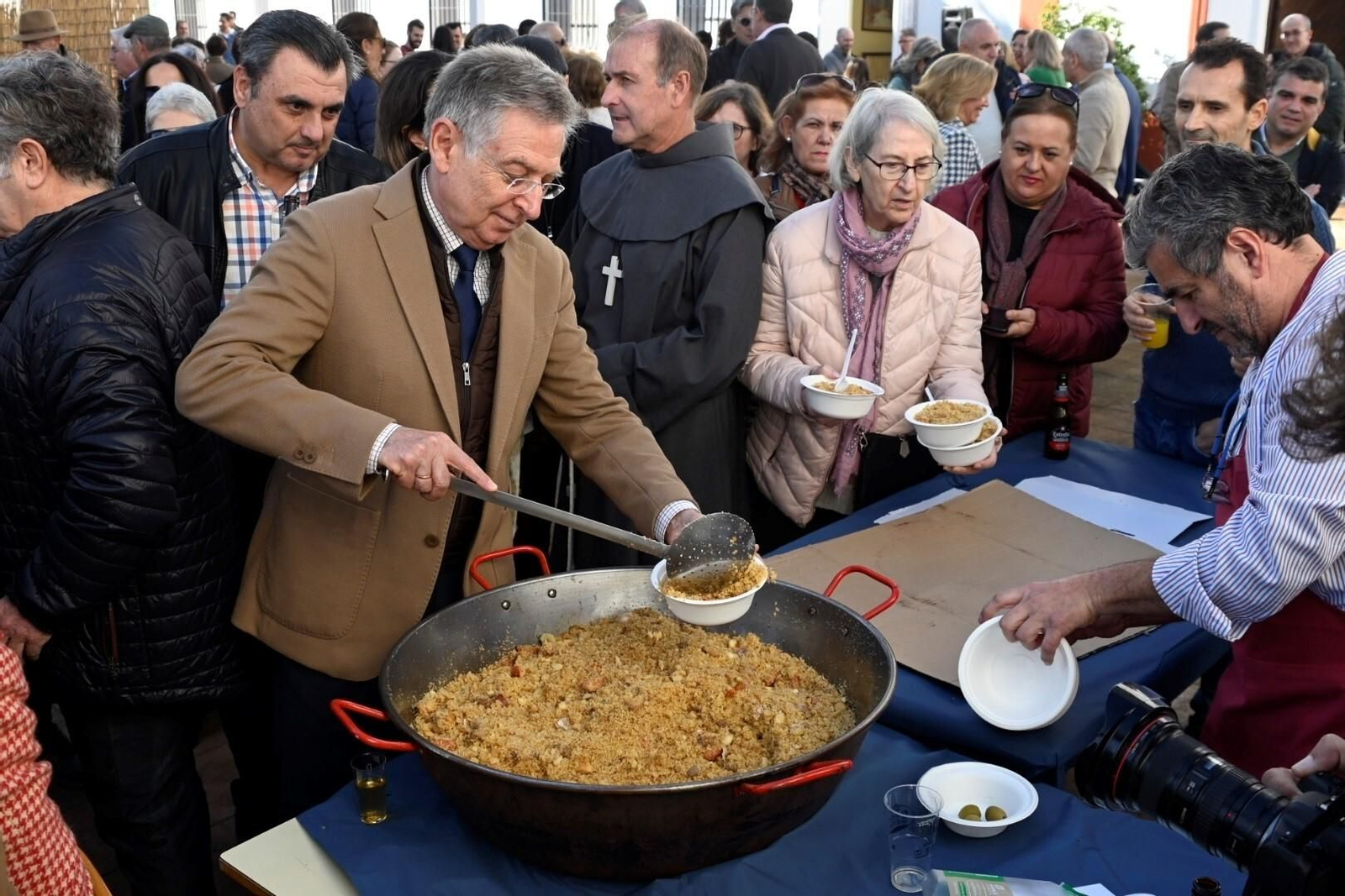 Las migas de la Cruz Blanca en Córdoba, en imágenes