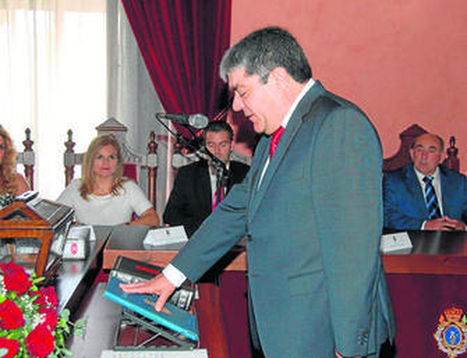 El socialista José García Giralte regresa al Ayuntamiento tras su paso por el Parlamento andaluz.