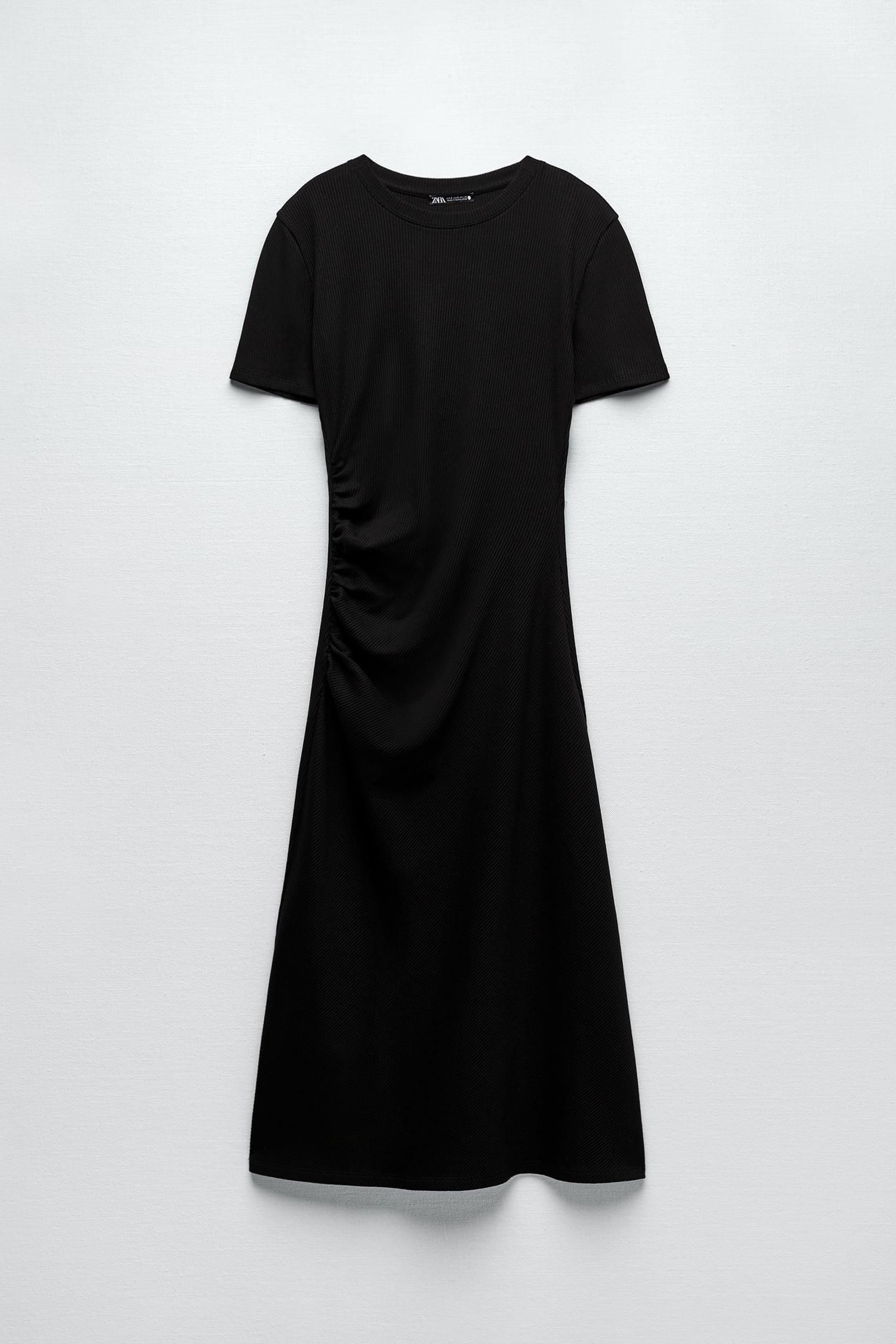 Vestido negro de Zara.