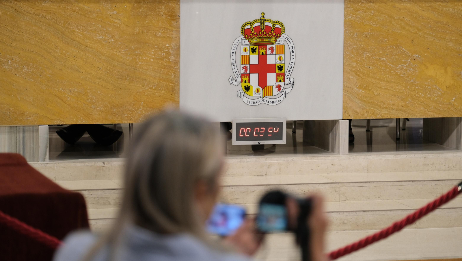 Imágenes del pleno del Ayuntamiento de Almería