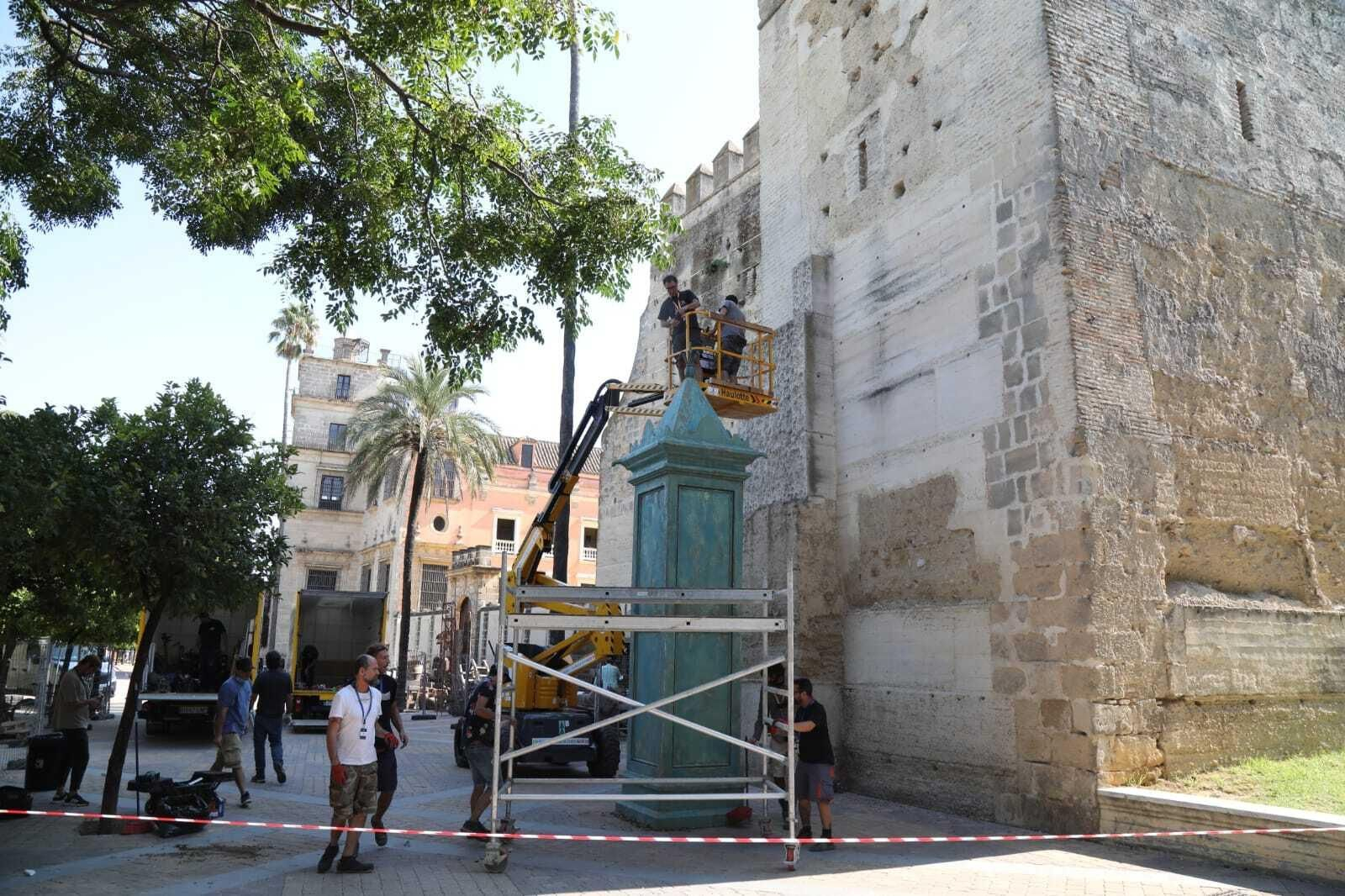 Movimiento de atrezzo en el Alcázar.