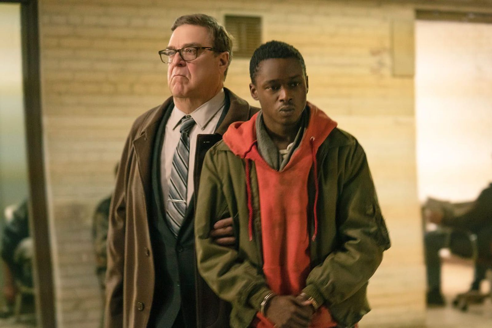 John Goodman y Ashton Sanders en 'Nación cautiva'.
