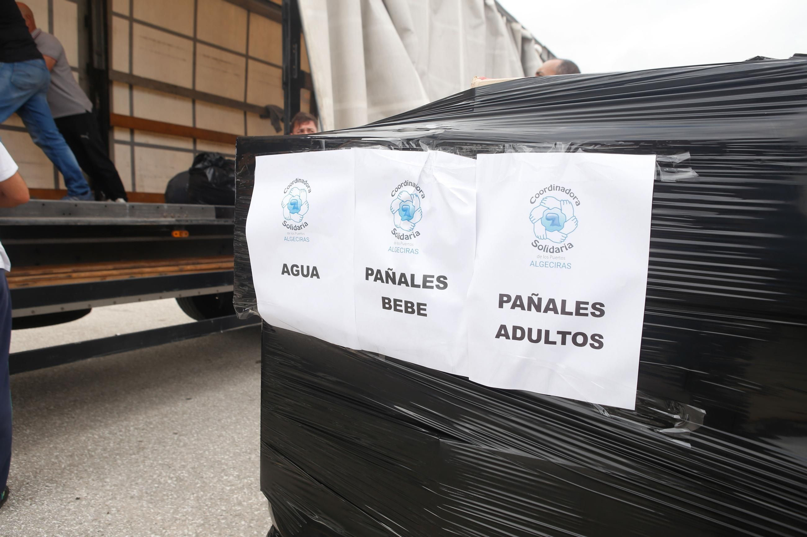 Fotos de la recogida de alimentos y enseres para ayudar a los afectados por la DANA en Valencia