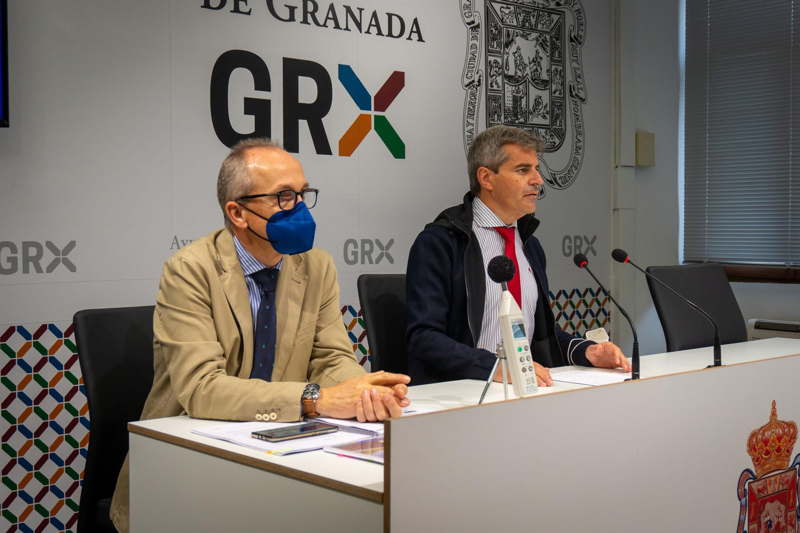 El portavoz del PP en el Ayuntamiento de Granada, César Díaz, y el profesor de la UGR Jerónimo Vida
