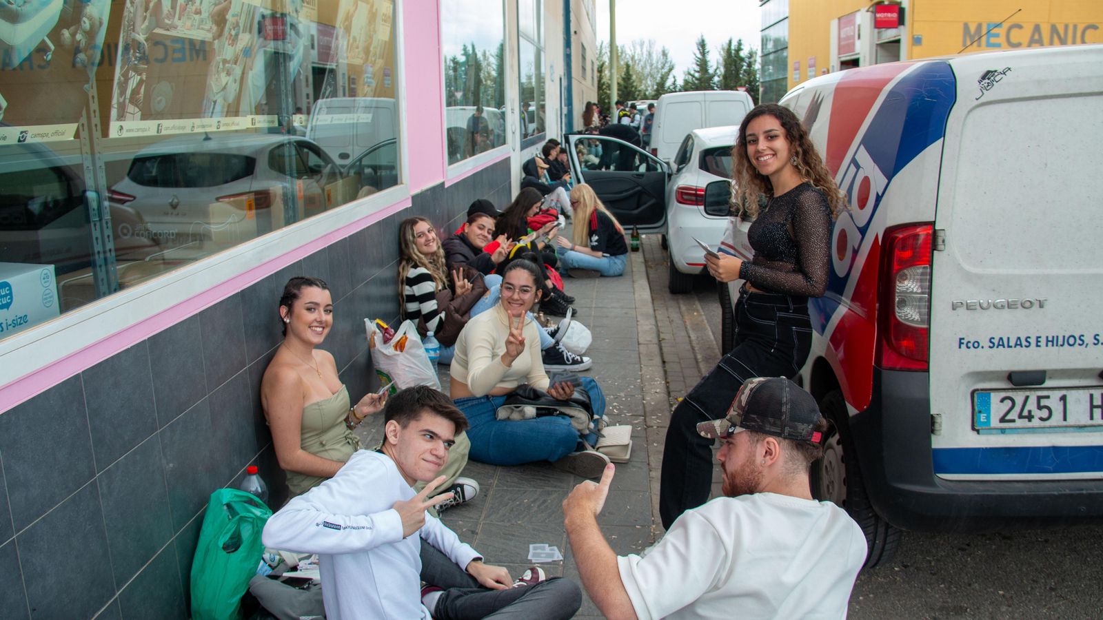 Algunos llevaban desde primera hora esperando para entrar al concierto
