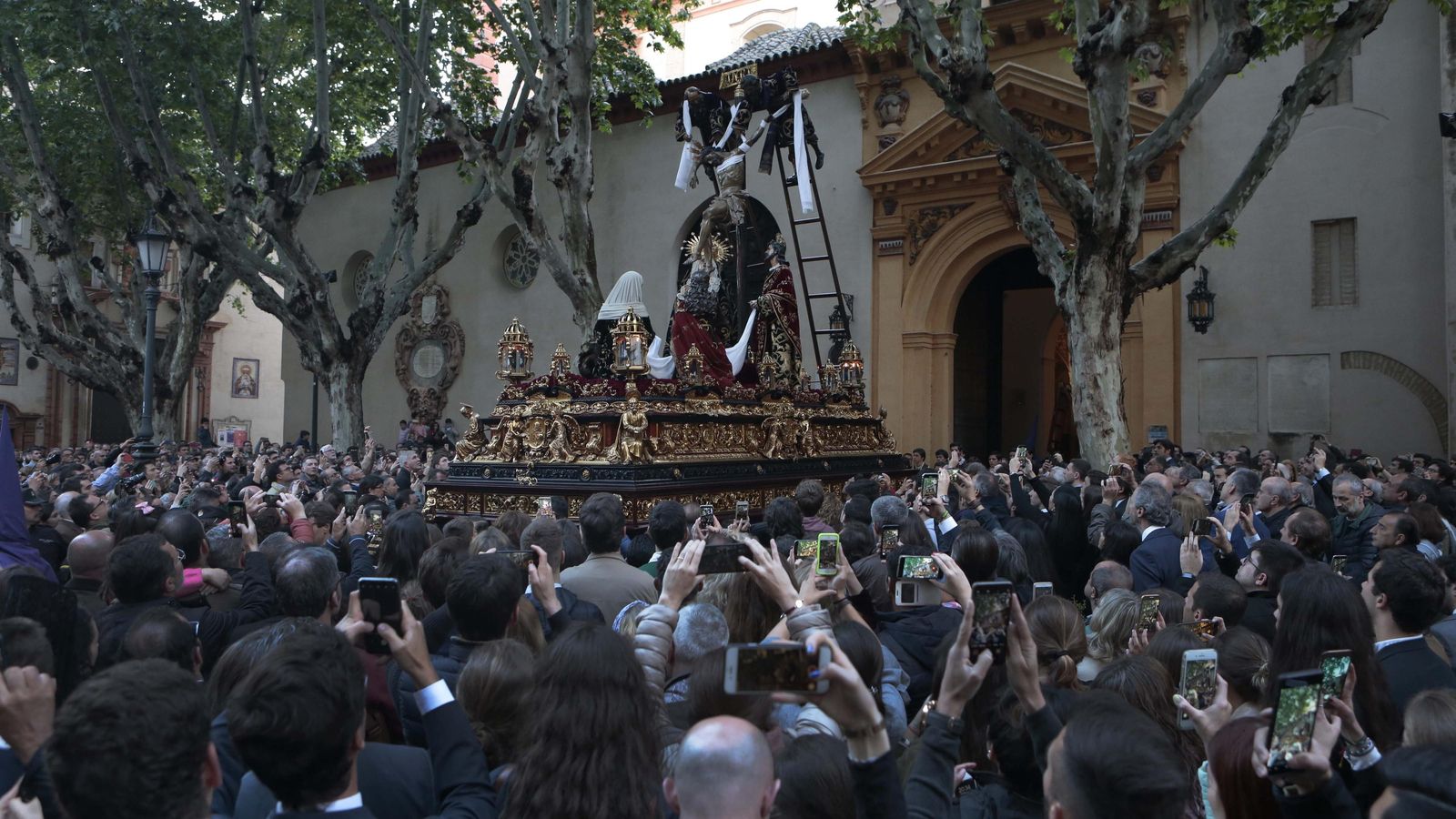 Salida de la Hermandad de la Quinta Angustia.