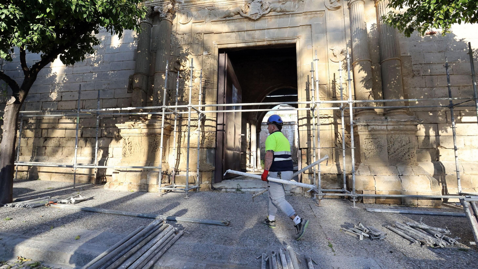 Primer día de la rehabilitación del Palacio Riquelme de Jerez