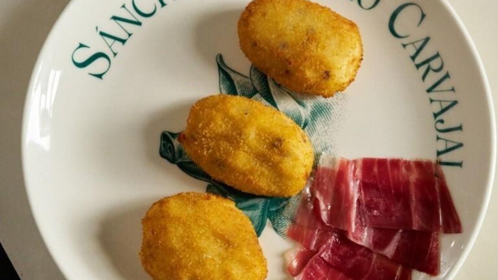 Croquetas de Quinqué elaboradas con jamón Sánchez Romero Carvajal Croquetas de Quinqué elaboradas con jamón Sánchez Romero Carvajal