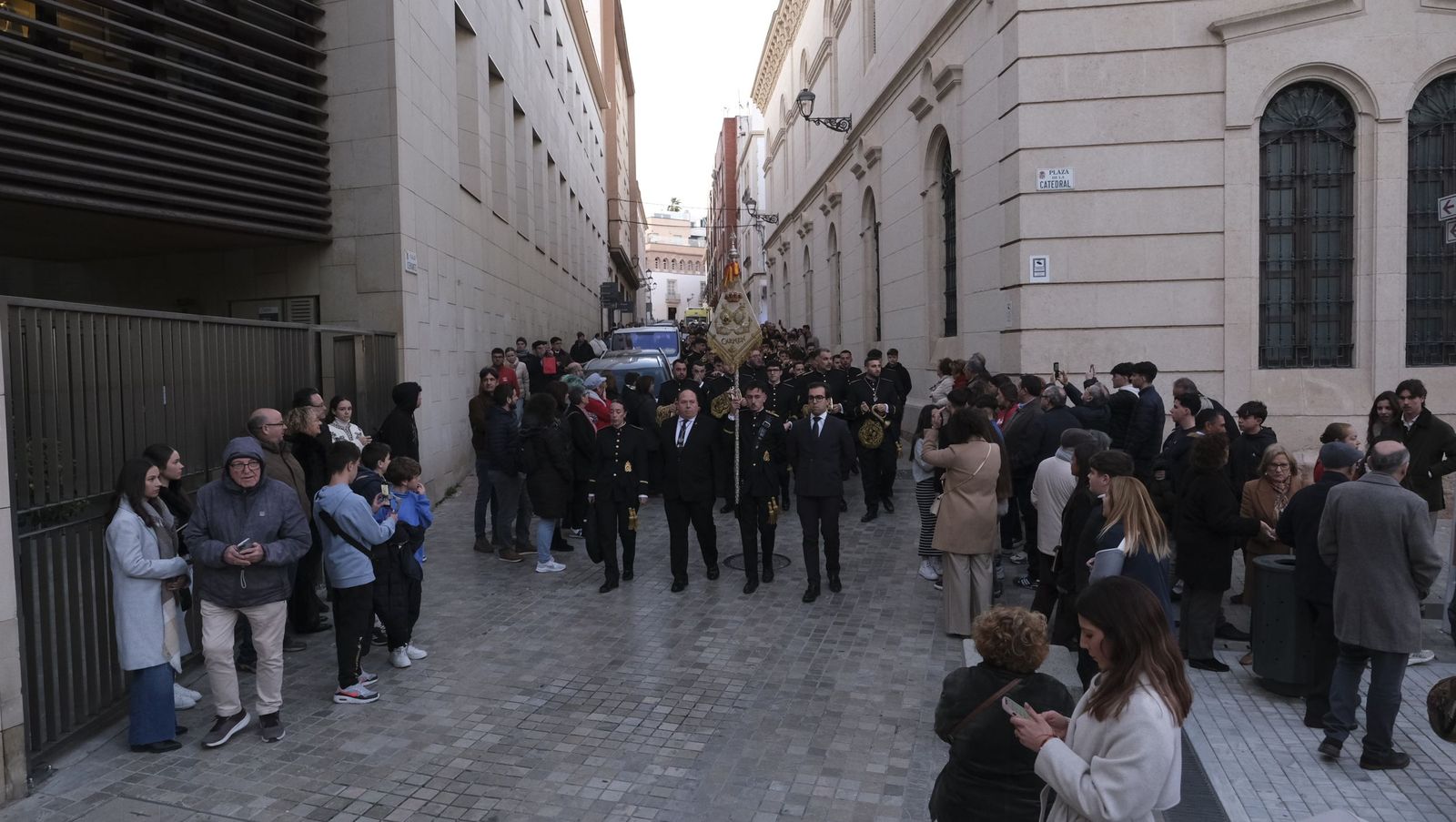 La Banda de Cornetas y Tambores Nuestra Señora del Carmen arropa al Cristo de Medinaceli, en imágenes