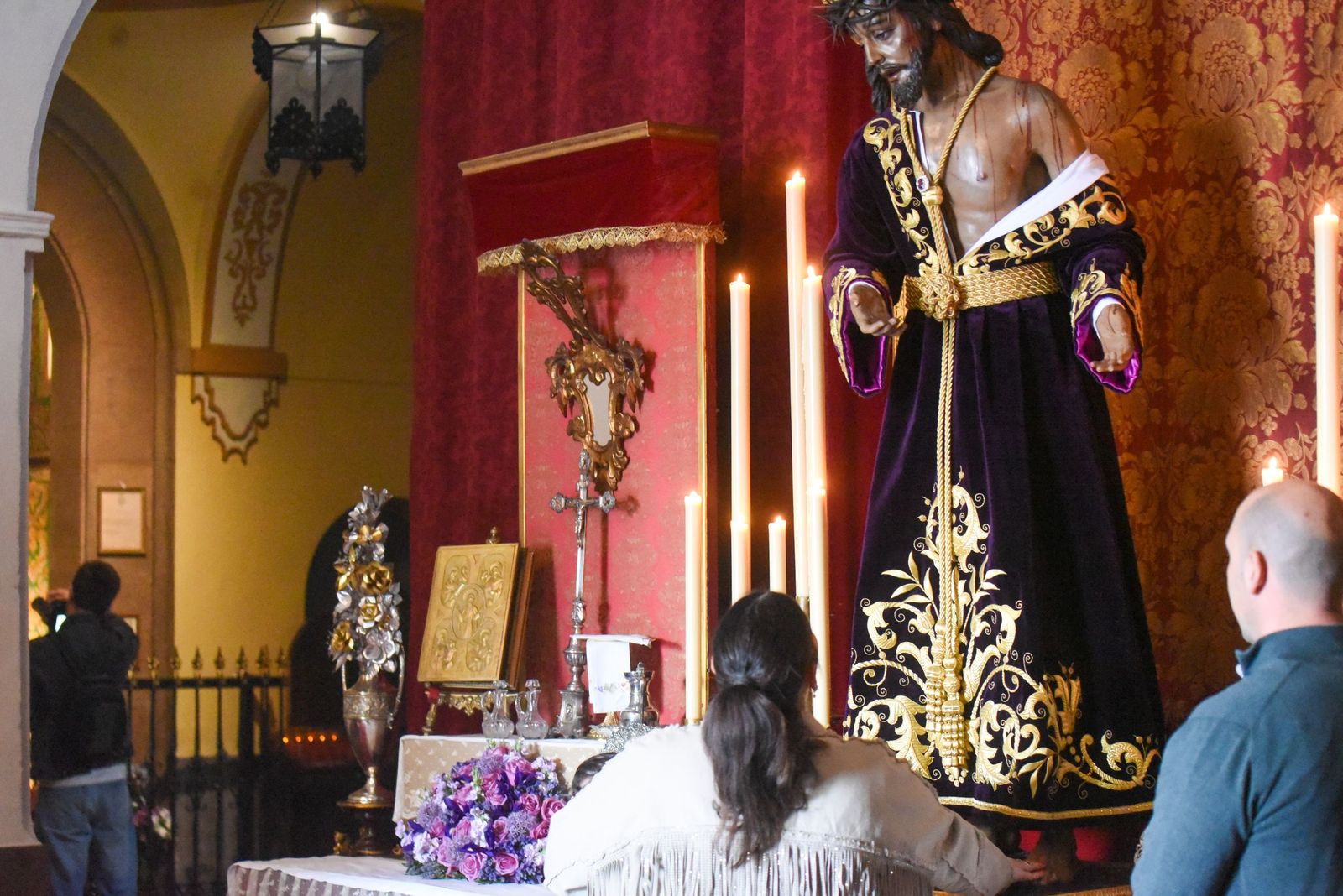 Las fotos del solemne besapiés del Señor de la Humildad y Paciencia de Córdoba