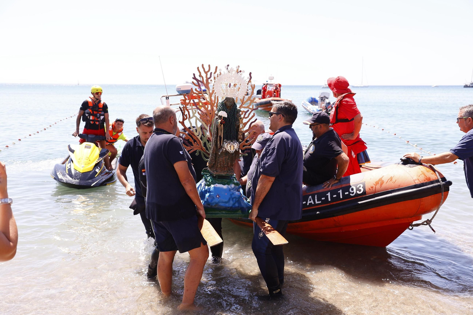 La procesión en Málaga de la Virgen del Carmen de los submarinistas, en imágenes