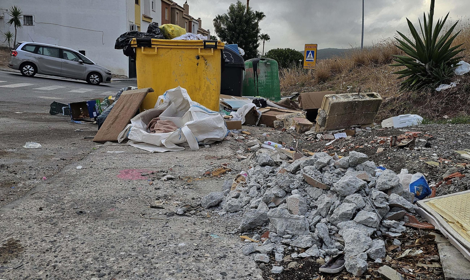 Las escombreras ilegales de Algeciras, en imágenes