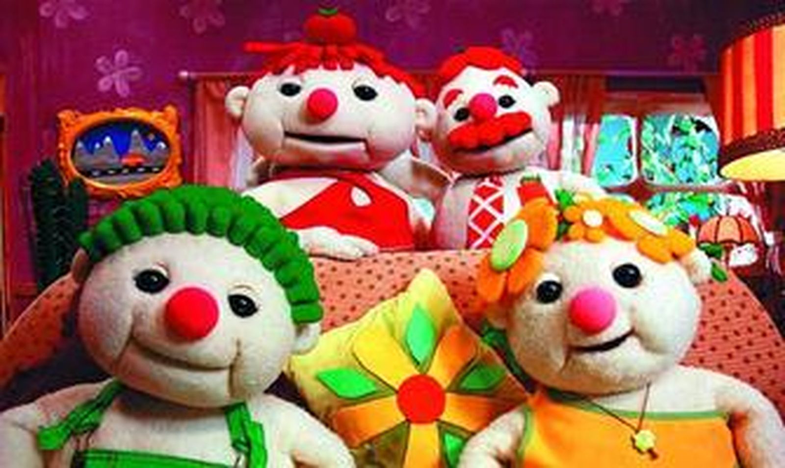 Los presentadores de 'La Banda' junto a Manuel Román y Marisa Doctor.