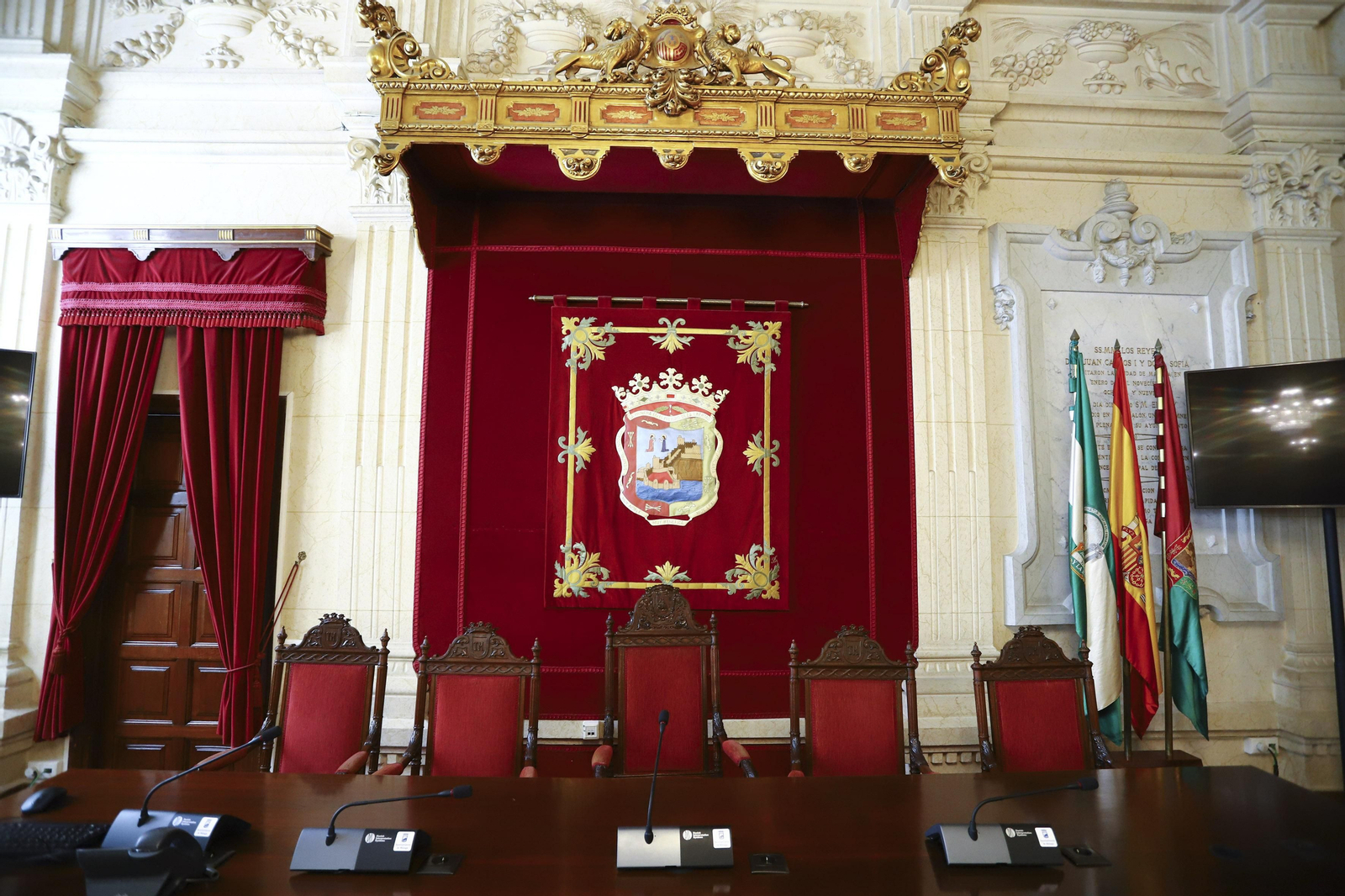 Sillón del Pleno en el se sienta el alcalde de Málaga.