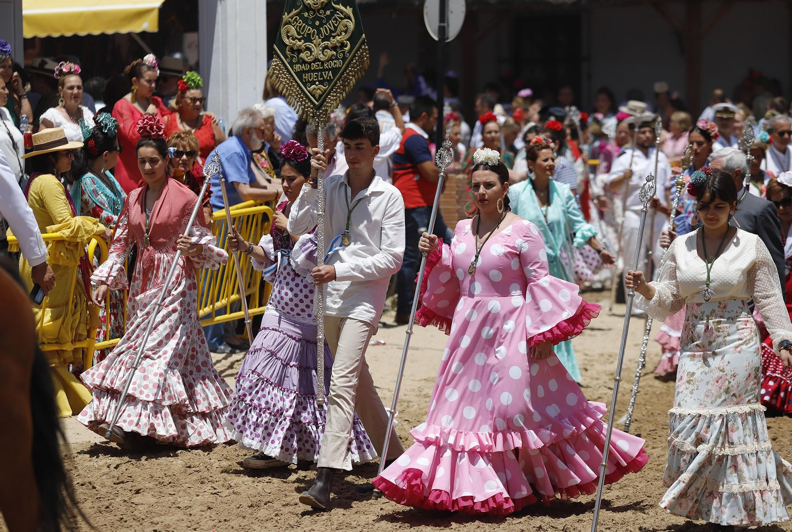 Presentación de la Hermandad de Huelva ante la Blanca Paloma